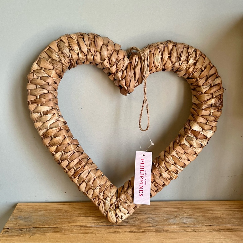 Heart shape wicker hanging decoration